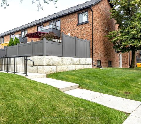 Photo 6 at 44 - 51 Broadfield Drive, Markland Wood, Toronto