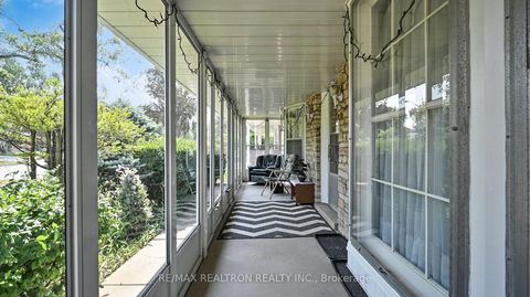 Photo 2 at 20 Zircon Court, Hillcrest Village, Toronto