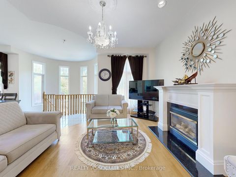 Photo 4 at 2 Lord Nelson Court, Rouge Woods, Richmond Hill