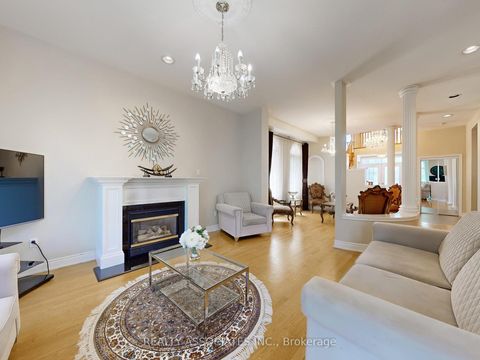 Photo 7 at 2 Lord Nelson Court, Rouge Woods, Richmond Hill