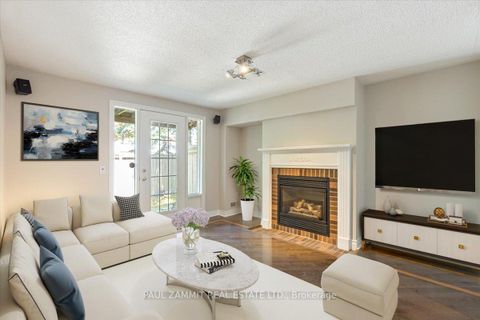 Photo 16 at 23 - 8038 Yonge Street, Uplands, Vaughan