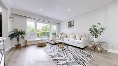 Photo 4 at 28 Navenby Crescent, Humber Summit, Toronto