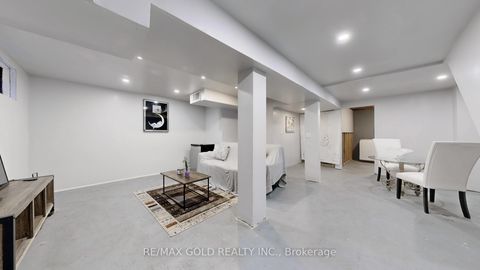 Photo 34 at 28 Navenby Crescent, Humber Summit, Toronto