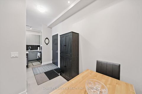 Photo 9 at 220 - 9471 Yonge Street, North Richvale, Richmond Hill