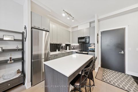 Photo 10 at 220 - 9471 Yonge Street, North Richvale, Richmond Hill