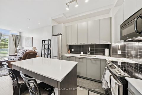 Photo 12 at 220 - 9471 Yonge Street, North Richvale, Richmond Hill