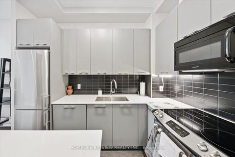 Photo 13 at 220 - 9471 Yonge Street, North Richvale, Richmond Hill