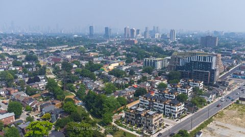 Photo 3 at TH 22 - 40 Ed Clark Gardens, Pellam Park, Toronto