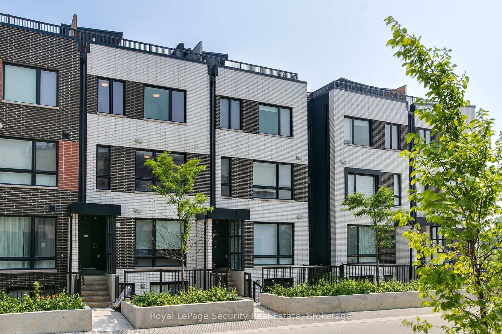 TH 22 - 40 Ed Clark Gardens, Pellam Park, Toronto by Loree Meneguzzi Real Estate TH 22 - 40 Ed Clark Gardens, Pellam Park, Toronto