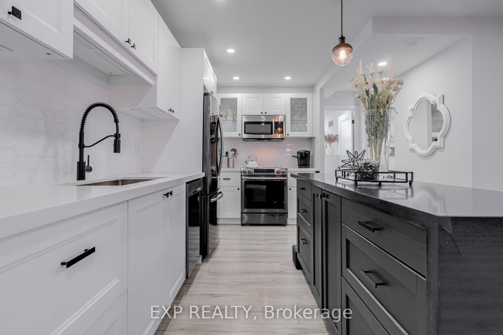 1503 - 299 Mill Road, Markland Wood, Toronto 
