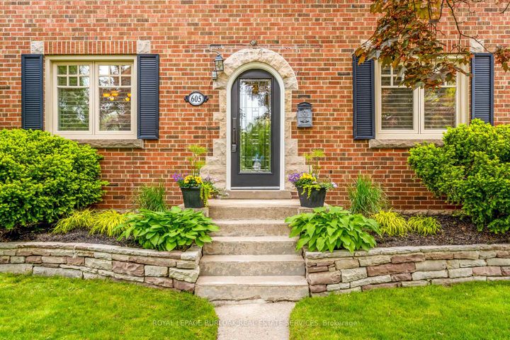 Photo 2 at 605 Emerald Street, Brant, Burlington