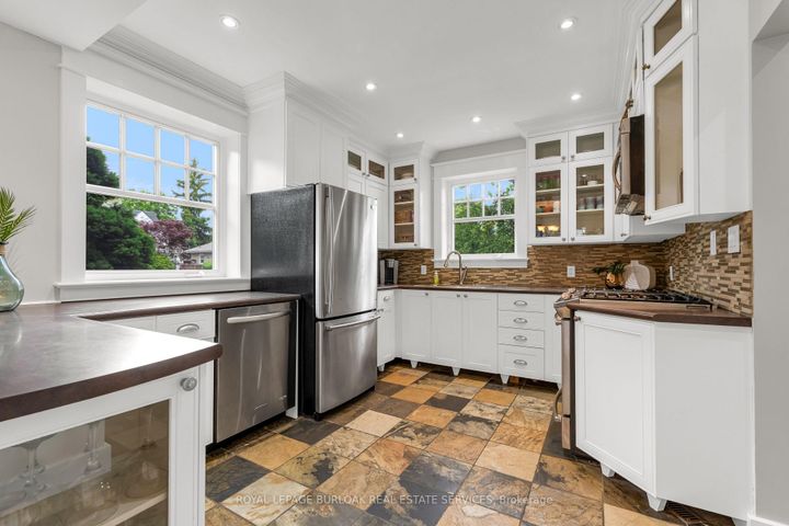 Photo 11 at 605 Emerald Street, Brant, Burlington