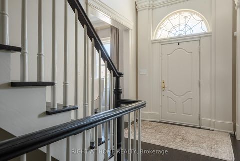 Photo 2 at 40 Oatlands Crescent, Mill Pond, Richmond Hill