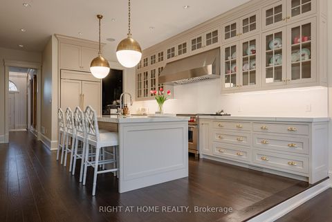 Photo 11 at 40 Oatlands Crescent, Mill Pond, Richmond Hill