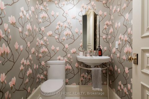 Photo 16 at 40 Oatlands Crescent, Mill Pond, Richmond Hill