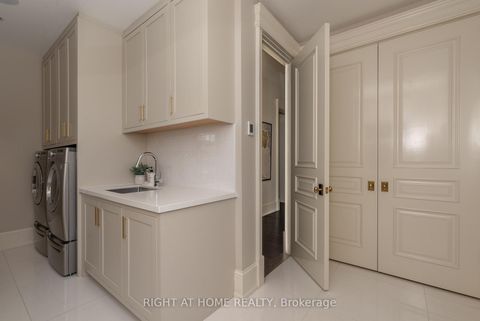 Photo 17 at 40 Oatlands Crescent, Mill Pond, Richmond Hill