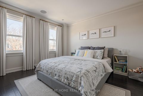 Photo 20 at 40 Oatlands Crescent, Mill Pond, Richmond Hill