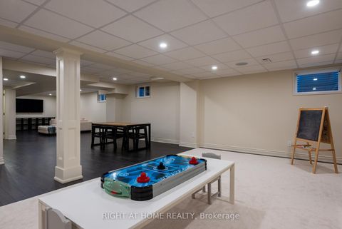 Photo 34 at 40 Oatlands Crescent, Mill Pond, Richmond Hill