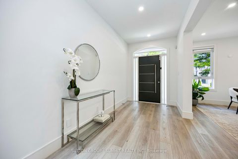Photo 2 at 127 Munro Boulevard, Windfields, Toronto