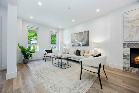 Photo 3 at 127 Munro Boulevard, Windfields, Toronto