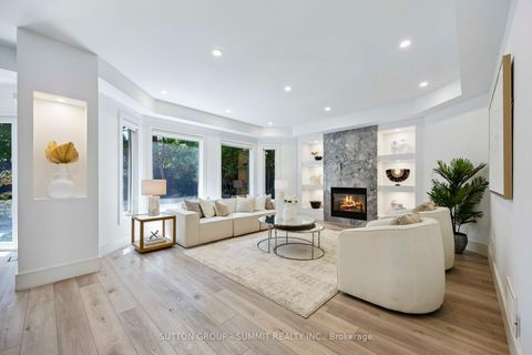 Photo 10 at 127 Munro Boulevard, Windfields, Toronto