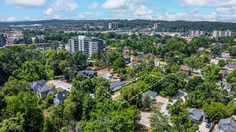 Photo 4 at 40 Perry Street, Queen's Park, Barrie
