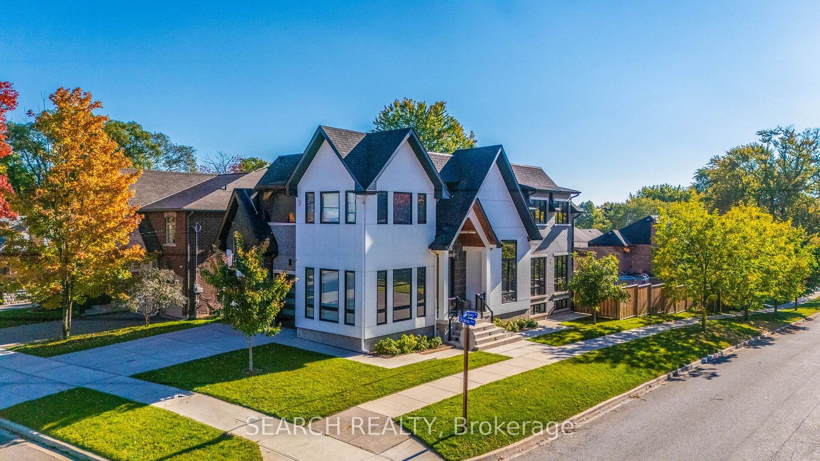 1297 Canterbury Road, Mineola, Mississauga 