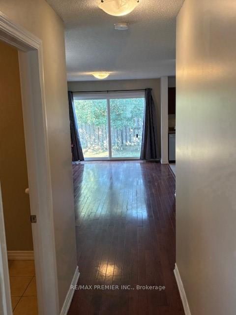 Photo 5 at 25 Southwoods Crescent, Holly, Barrie