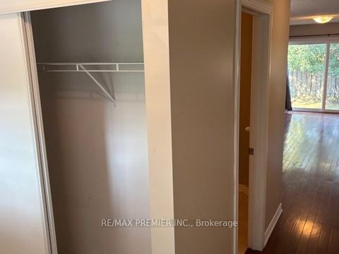 Photo 7 at 25 Southwoods Crescent, Holly, Barrie