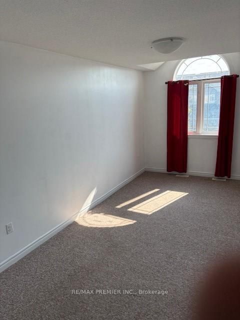Photo 11 at 25 Southwoods Crescent, Holly, Barrie