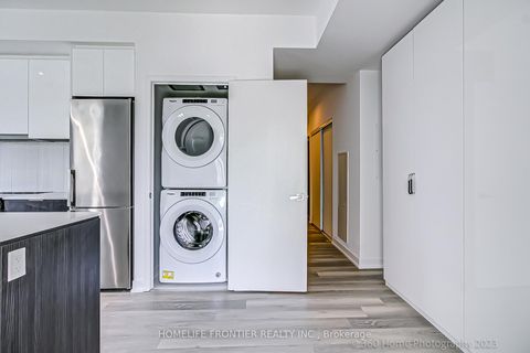 Photo 19 at 731 - 31 TIPPETT Road, Clanton Park, Toronto