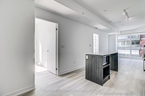 Photo 21 at 731 - 31 TIPPETT Road, Clanton Park, Toronto