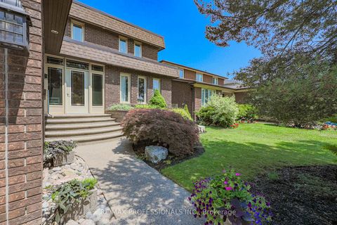 Photo 1 at 4 Neiltree Court, Markland Wood, Toronto