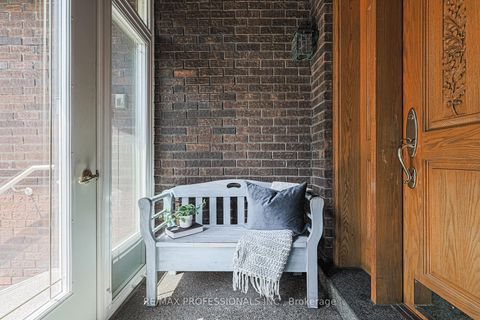 Photo 2 at 4 Neiltree Court, Markland Wood, Toronto