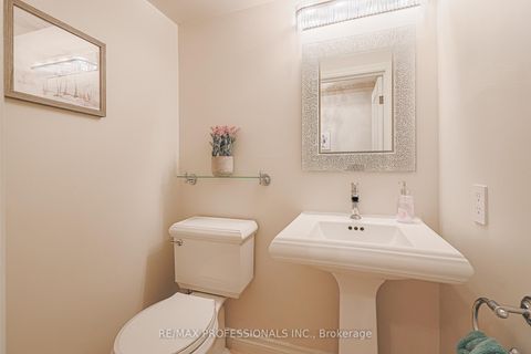 Photo 8 at 4 Neiltree Court, Markland Wood, Toronto