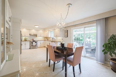 Photo 11 at 4 Neiltree Court, Markland Wood, Toronto