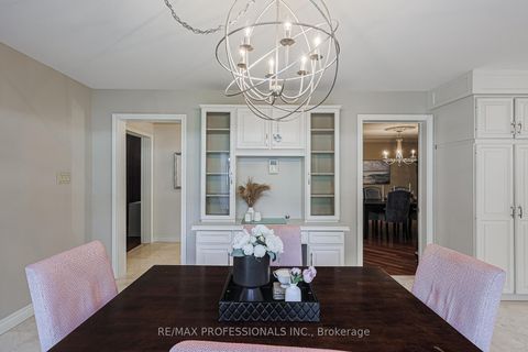Photo 13 at 4 Neiltree Court, Markland Wood, Toronto