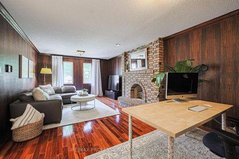 Photo 18 at 4 Neiltree Court, Markland Wood, Toronto
