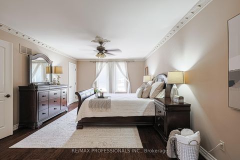 Photo 20 at 4 Neiltree Court, Markland Wood, Toronto