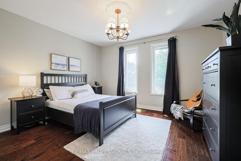Photo 27 at 4 Neiltree Court, Markland Wood, Toronto