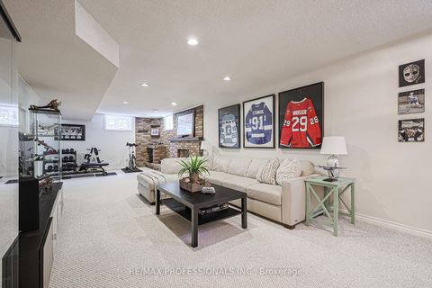 Photo 34 at 4 Neiltree Court, Markland Wood, Toronto