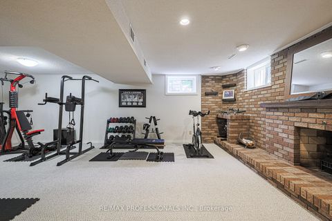 Photo 36 at 4 Neiltree Court, Markland Wood, Toronto
