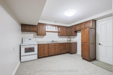 Photo 39 at 4 Neiltree Court, Markland Wood, Toronto