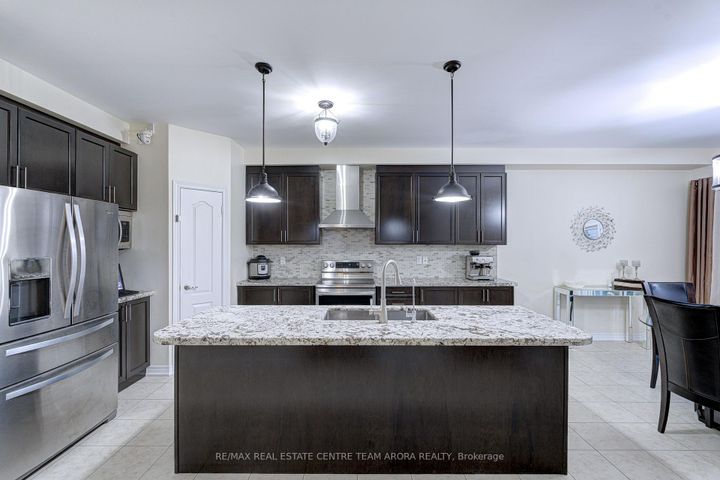 Photo 13 at 16 Ashcreek Drive, Credit Valley, Brampton