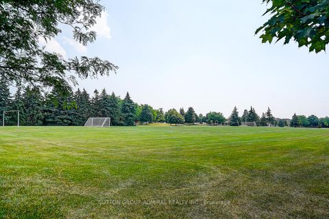 Photo 2 at 167 Wade Gate, Brownridge, Vaughan
