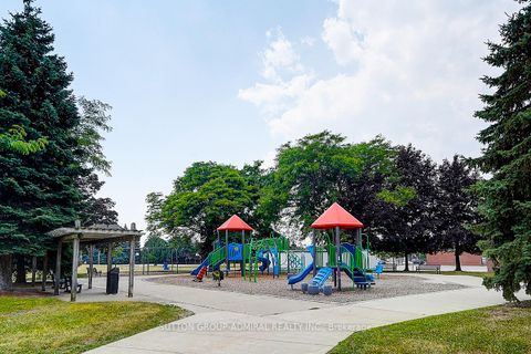 Photo 3 at 167 Wade Gate, Brownridge, Vaughan