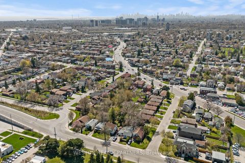 Photo 3 at 372-374 Kennedy Road, Birchmount, Toronto