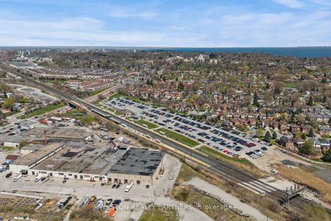 Photo 5 at 372-374 Kennedy Road, Birchmount, Toronto