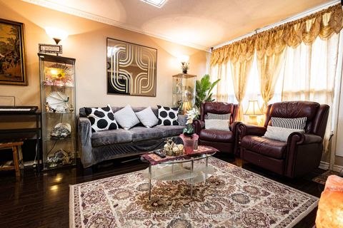 Photo 2 at 316 - 140 Leeward Glenway E, Flemingdon Park, Toronto
