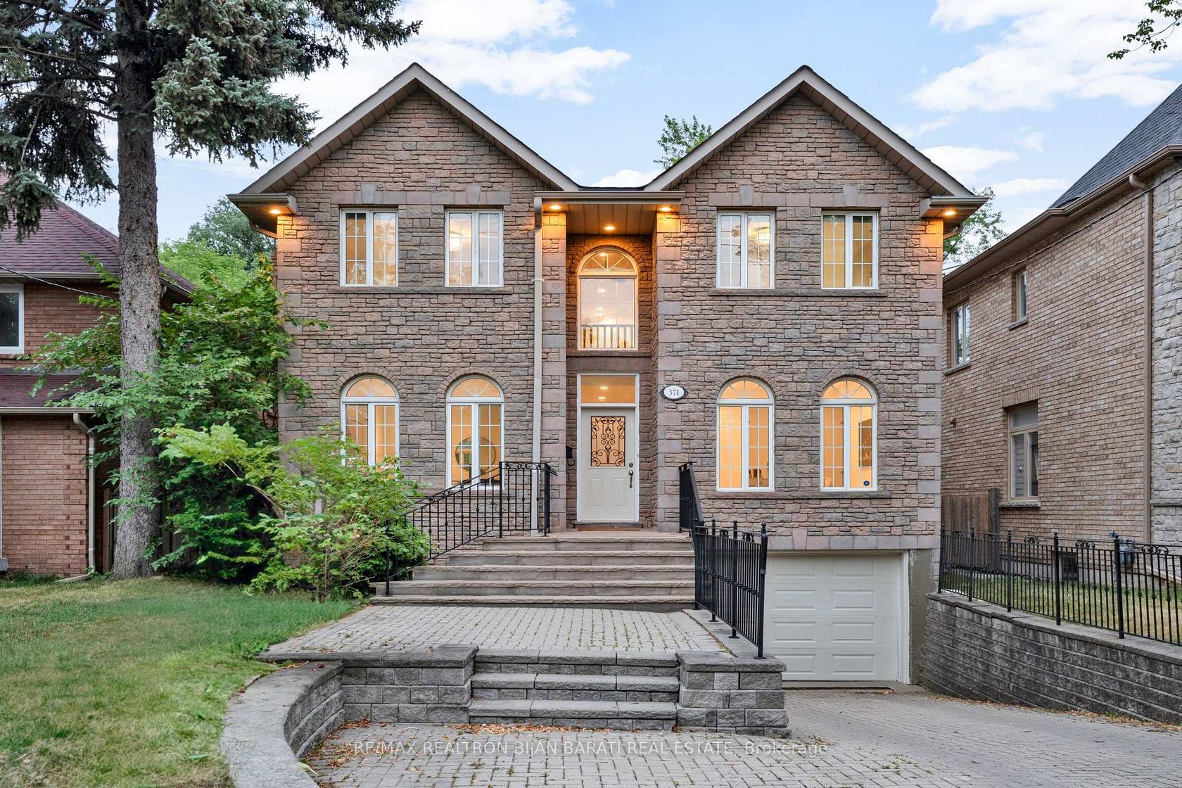 371 Hollywood Avenue, Willowdale East, Toronto 